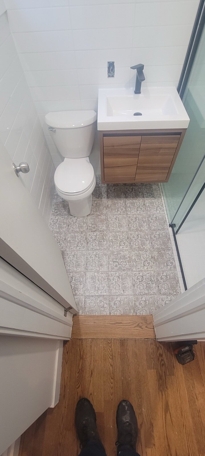 Rénovation d’une petite salle de bain — Après